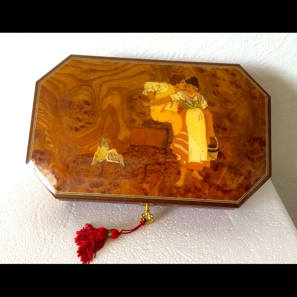 Handcrafted Italian Inlaid Wood Musical Jewelry Box Giglio Fascination Waltz VTG